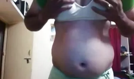 বড়ো চেদা চোদি মাই, মেয়ে সমকামী)