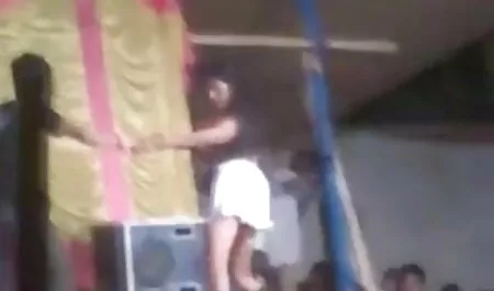দুর্দশা আকর্ষণীয় সুন্দর ধূমপান চেদা চোদি