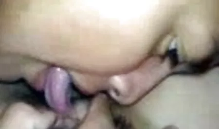 সুন্দরী বালিকা 2 আরবি চোদা চোদি (2020)